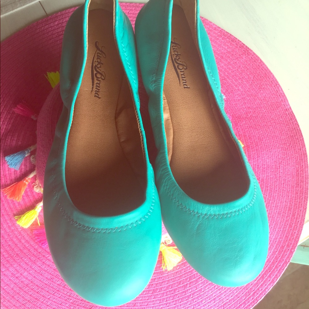 Lucky Brand mint green flats.. 🌸🌸